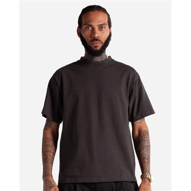 Plain black unisex max heavyweight cropped t-shirt, front view