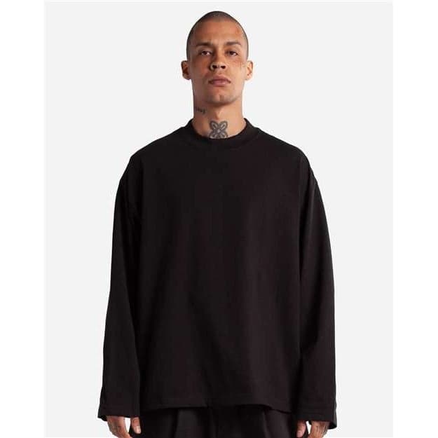 Plain black unisex max heavyweight oversized long sleeve t-shirt, front view